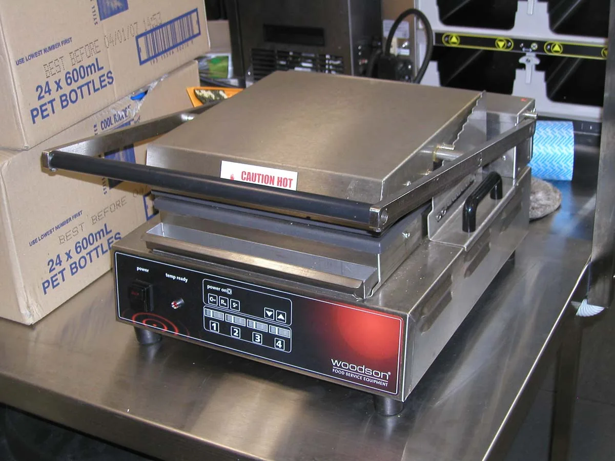 Commercial grill professionally cleaned and degreased after health inspection shutdown