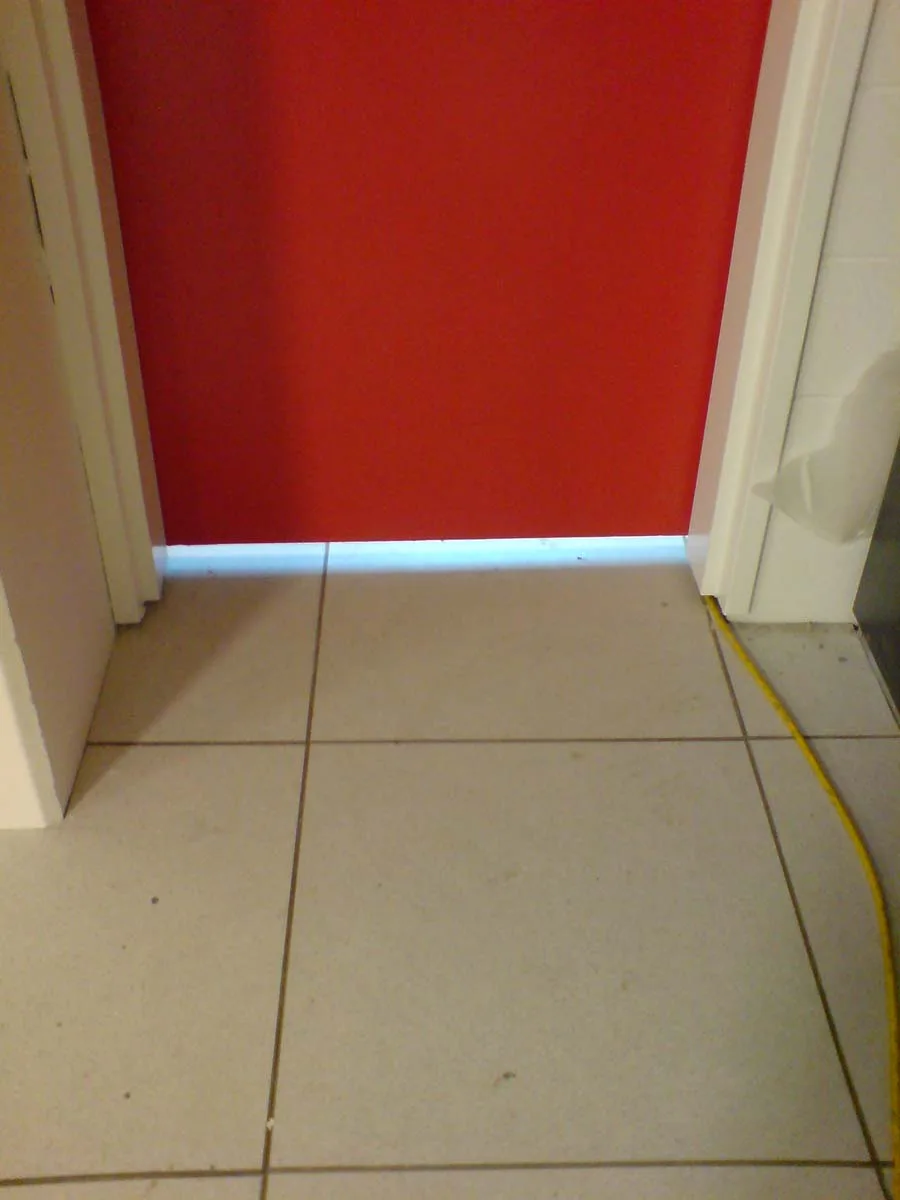 Missing door seal creating contamination and pressurisation pathway